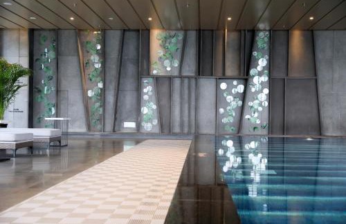 Yanta Qu Hotel | Elegant Renaissance Xi'an Hotel with Pool and Ocean View