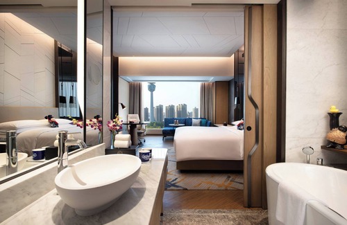 Yanta Qu Hotel | Discover Renaissance Xi'an Hotel: Rated 9.4/10 with Spa & Pool