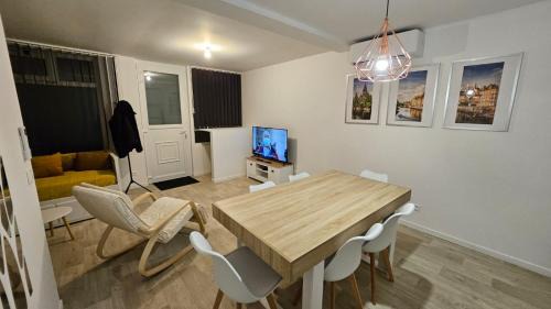Montreuil Apartment | Renardière: Family-Friendly Retreat with Perfect Reviews