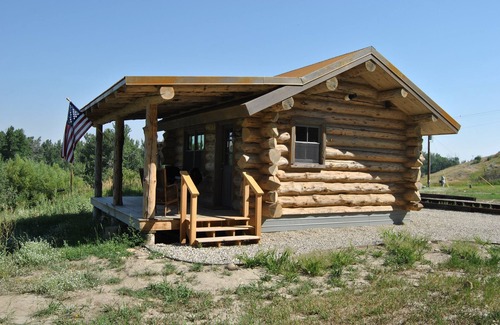 Roberts Cabin | Pet-Friendly Rendezvous Cabin @ Paris Montana® - Top Rated!