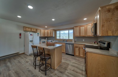 Wapiti House | Rendezvous Lodge: Secluded Getaway in Wapiti Valley