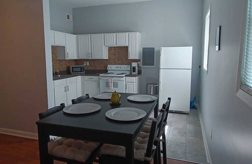 Doraville House | Cozy Renew Apartment Duplex for Families and Couples