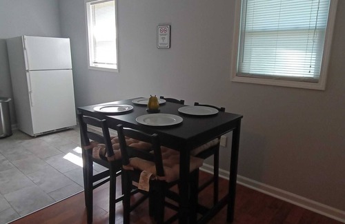 Doraville House | Cozy Renew Apartment Duplex for Families and Couples