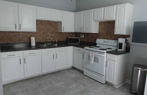 Doraville House | Cozy Renew Apartment Duplex for Families and Couples