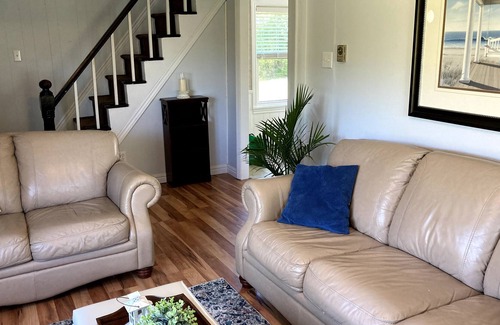 Kiersteadville Cottage | ReNEWd Rest Cottage