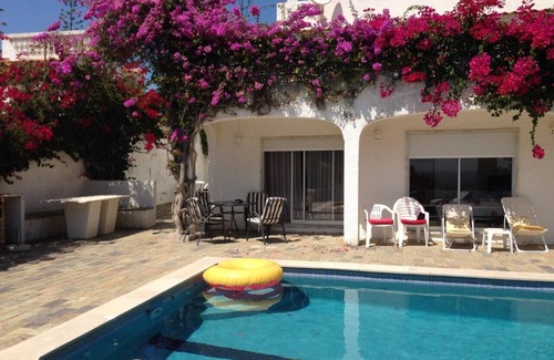 Salema Villa | Beautiful Villa in Salema with Oceanfront Pool & Spa