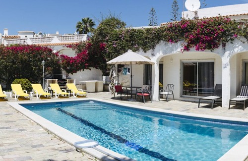 Salema Villa | Beautiful Villa in Salema with Oceanfront Pool & Spa
