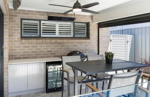 Belmont North House | Rengor Executive Retreat: 4-Star Oceanfront Getaway