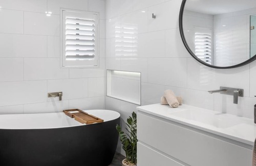 Belmont North House | Rengor Executive Retreat: 4-Star Oceanfront Getaway