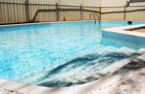 Renmark Hotel | Renmark Motor Inn: Family-Friendly with Pool and Hot Tub