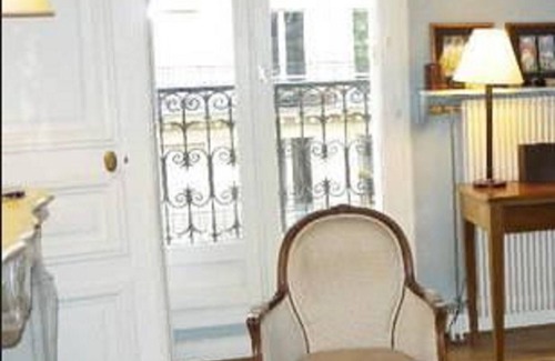 Notre-Dame-des-Champs Apartment | Discover the Rennes Raspaill Apartment with Pool & Kitchen