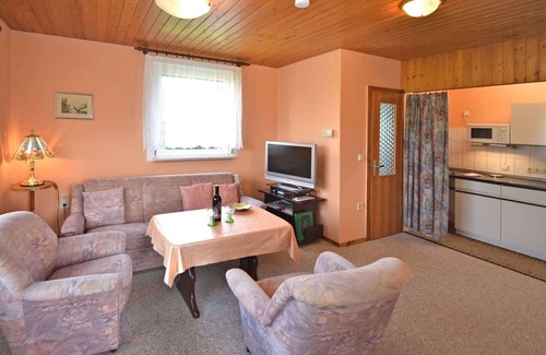 Grossbreitenbach House | Cozy Holiday Home Near Schwarza Valley with Breakfast