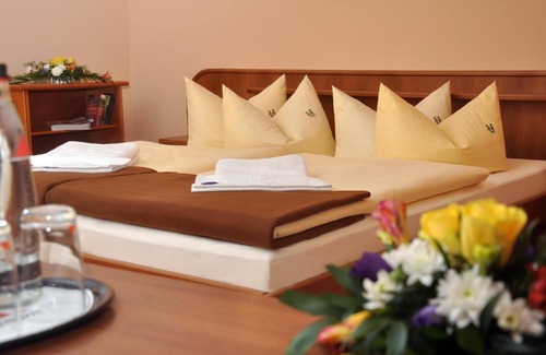 Neuhaus am Rennweg Hotel | Discover Rennsteighotel Herrnberger Hof: Guest Rated 9/10