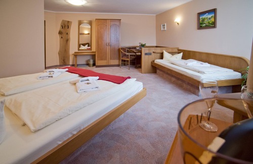 Neuhaus am Rennweg Hotel | Discover Rennsteighotel Herrnberger Hof: Guest Rated 9/10