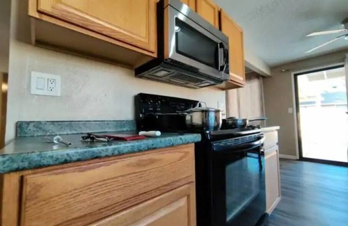 Sparks House | Ideal Reno-Tahoe-Sparks Location with Pool & Breakfast