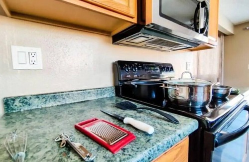 Sparks House | Ideal Reno-Tahoe-Sparks Location with Pool & Breakfast