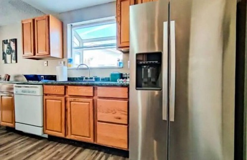 Sparks House | Ideal Reno-Tahoe-Sparks Location with Pool & Breakfast