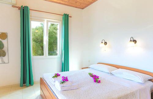 Agios Stefanos Apartment | Renoula Saint Stephanos: Oceanfront Family Getaway Awaits