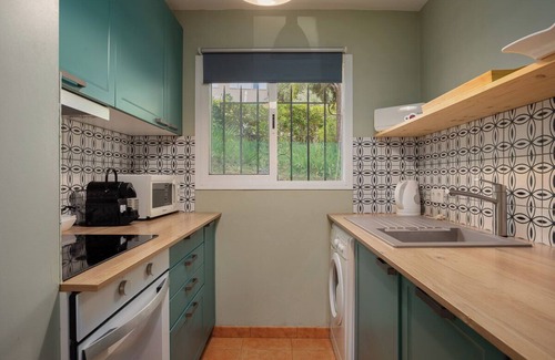 Calella de Palafrugell Apartment | Seaside Retreat with Golfet Views and Pet-Friendly Amenities