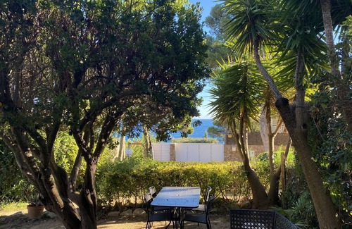 Calella de Palafrugell Apartment | Seaside Retreat with Golfet Views and Pet-Friendly Amenities