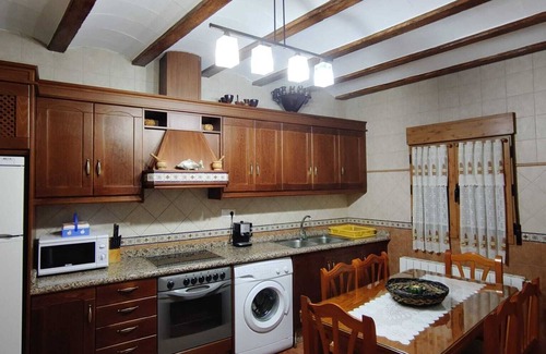 Villalgordo del Jucar Cottage | Renovated Rural Retreat with Spa and Pet-Friendly Amenities
