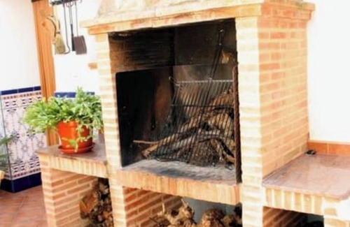 Villalgordo del Jucar Cottage | Renovated Rural Retreat with Spa and Pet-Friendly Amenities