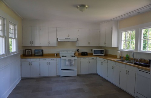Hardwick House | Historic Milledgeville Bungalow with Ocean View & Family Comfort