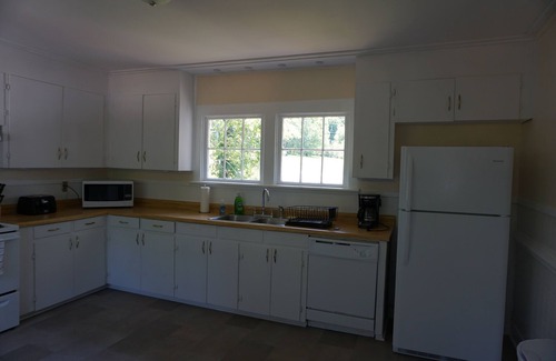 Hardwick House | Historic Milledgeville Bungalow with Ocean View & Family Comfort