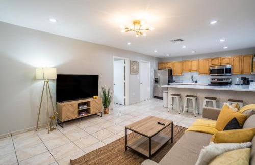 Allapattah Apartment | Stylish 2 BD Home with Private Parking & Top Guest Rating