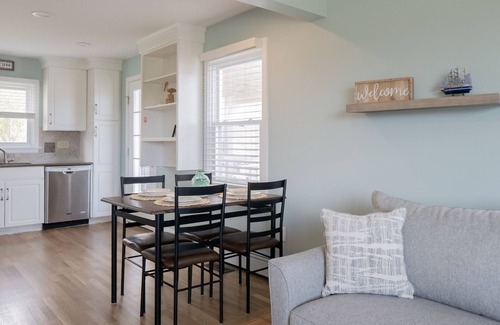 Middletown House | Inviting Oceanfront 2-Bed Home in Newport-Middletown