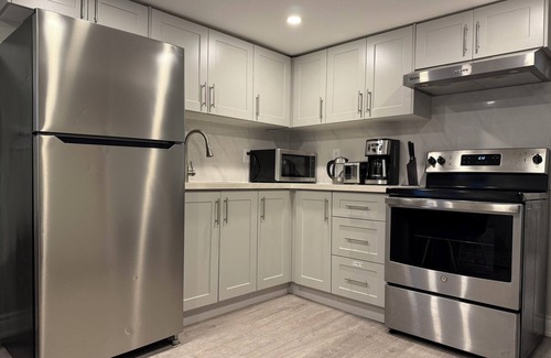 Bickford Park House | Comfortable Basement Retreat in DT with Free Parking