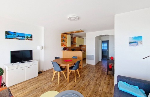 Les Sables d'Olonne Apartment | Inviting Apartment in Les Sables-d'Olonne with Ocean View