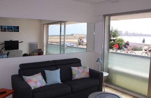 Les Sables d'Olonne Apartment | Inviting Apartment in Les Sables-d'Olonne with Ocean View