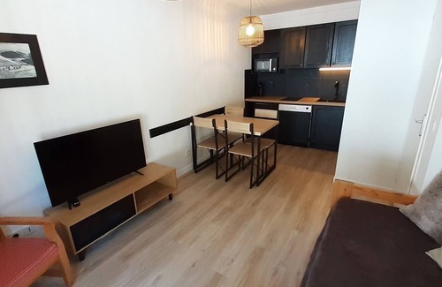 Valfrejus Apartment | Renovated 2-Room Apartment for 4, Prime Location in Modane near Slopes and Shops
