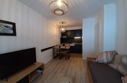 Valfrejus Apartment | Renovated 2-Room Apartment for 4, Prime Location in Modane near Slopes and Shops
