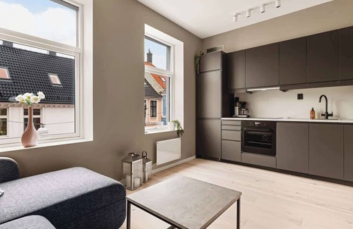 Bergen City Centre Apartment | Modern Hotel Near Bryggen with SMART TV & Family Amenities