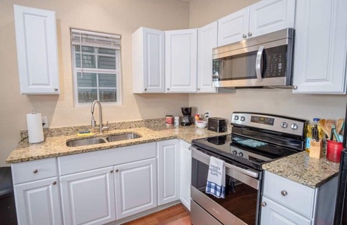 Near East Side House | Modern 2BR/2BA Retreat Near Downtown with Spa & Breakfast