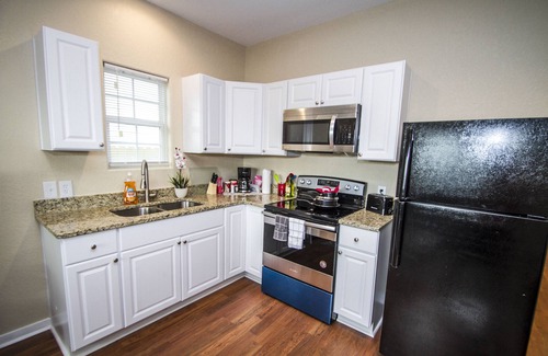 Near East Side Cottage | Cozy 2BR/2BA Retreat Near Downtown with Spa & Breakfast