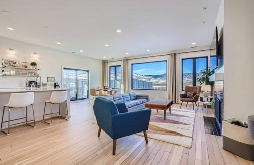 Leyden House | Renovated 3 BDR Army Barracks