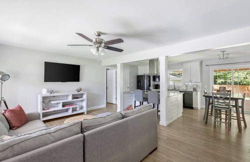 Charleston House | Renovated 3 Bed Home Near Downtown with Pet-Friendly Amenities
