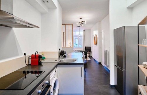Tourcoing House | Renovated 3-Bedroom Retreat with Terrace & Family-Friendly Perks