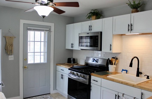 Niles House | Renovated 3 BR Retreat with Pool in Prime Location