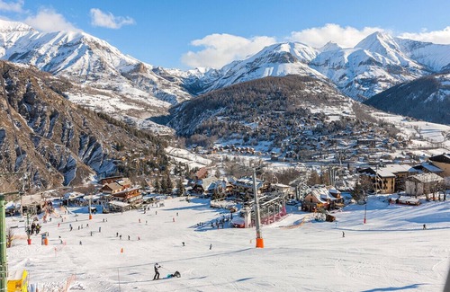 Allos Apartment | Cozy 35m² Studio with Separate Kitchen - Family & Pet Friendly