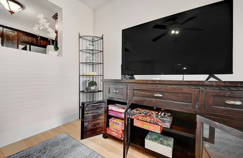 Westfield Condo | Memorial Weekend Getaway: Guest Rated 9.8 with Lake Views