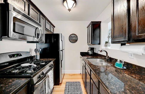 Westfield Condo | Memorial Weekend Getaway: Guest Rated 9.8 with Lake Views