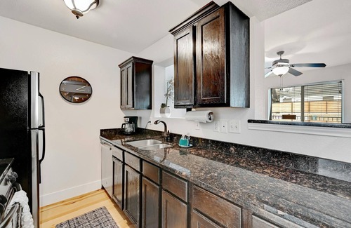 Westfield Condo | Memorial Weekend Getaway: Guest Rated 9.8 with Lake Views