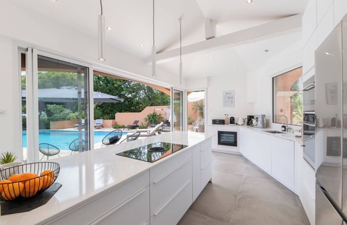 Plage de la Garonnette Villa | Renovated 4-Bedroom Villa with Ocean View & Private Pool