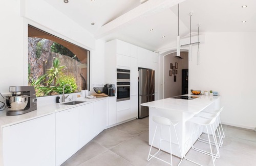 Plage de la Garonnette Villa | Renovated 4-Bedroom Villa with Ocean View & Private Pool