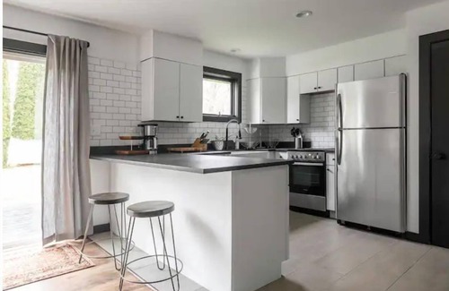 Austerlitz House | Renovated Barn Retreat: 4 BR, Pet-Friendly Haven Near Nature
