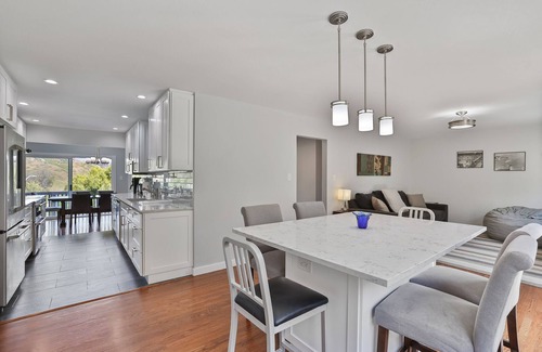 Miraloma House | Renovated 4BR Retreat with Scenic Views and Family Amenities